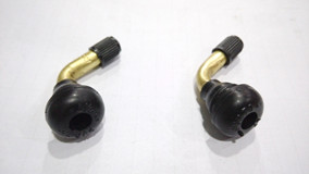 PVR70(加長(zhǎng))銅彎大號(hào)氣門(mén)嘴 PVR70(加長(zhǎng))銅彎大號(hào)氣門(mén)嘴